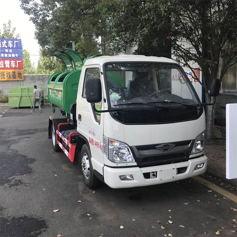 Fukuda Mini Card Heart 2600 wheelbase carriage detachable hook arm garbage truck beautifies rural and urban transportation