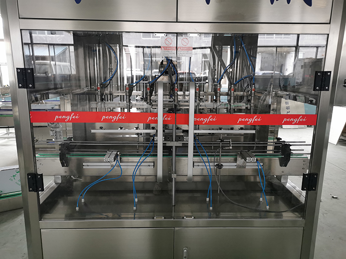 Fully automatic peanut soybean oil edible oil filling machine Oil and sesame oil vacuum suction filling equipment