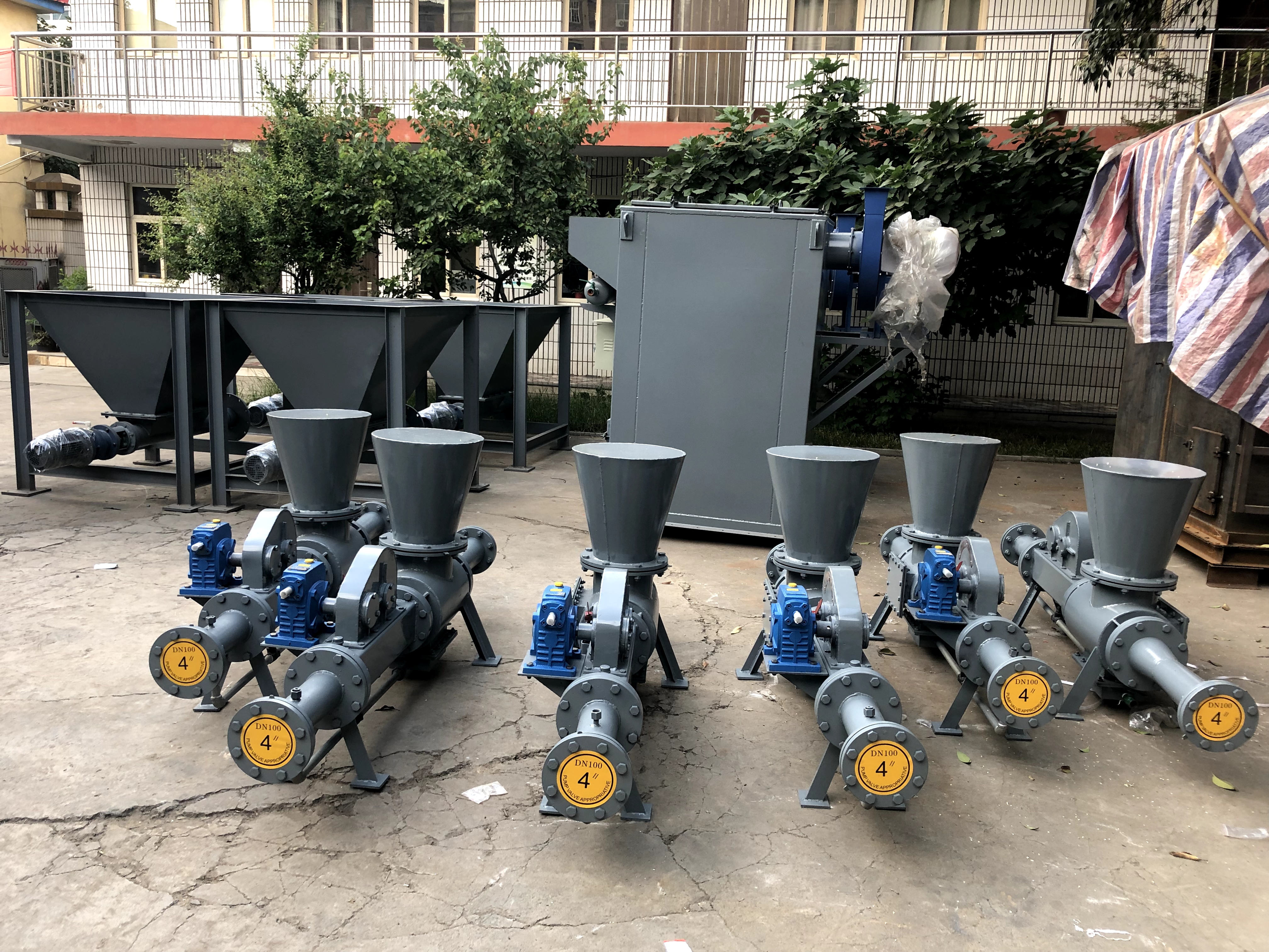 High efficiency ash removal by the ash conveying equipment under the dust collector of the power plant in the Manda conveying system equipment