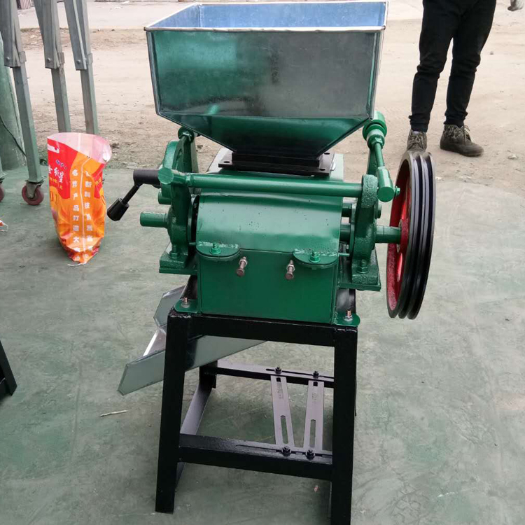 Household peanut crushing equipment with adjustable size, roller crusher, electric grain crushing machine