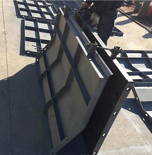 定制桥梁钢模板不易磨损平面模板应用广泛挡墙水沟护坡