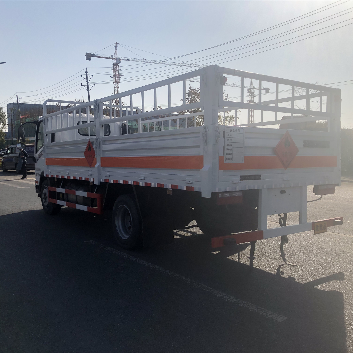 Small gas cylinder transport vehicle for the 6th National Liberation Army, with a flower shaped distribution truck for dangerous goods in urban and rural areas