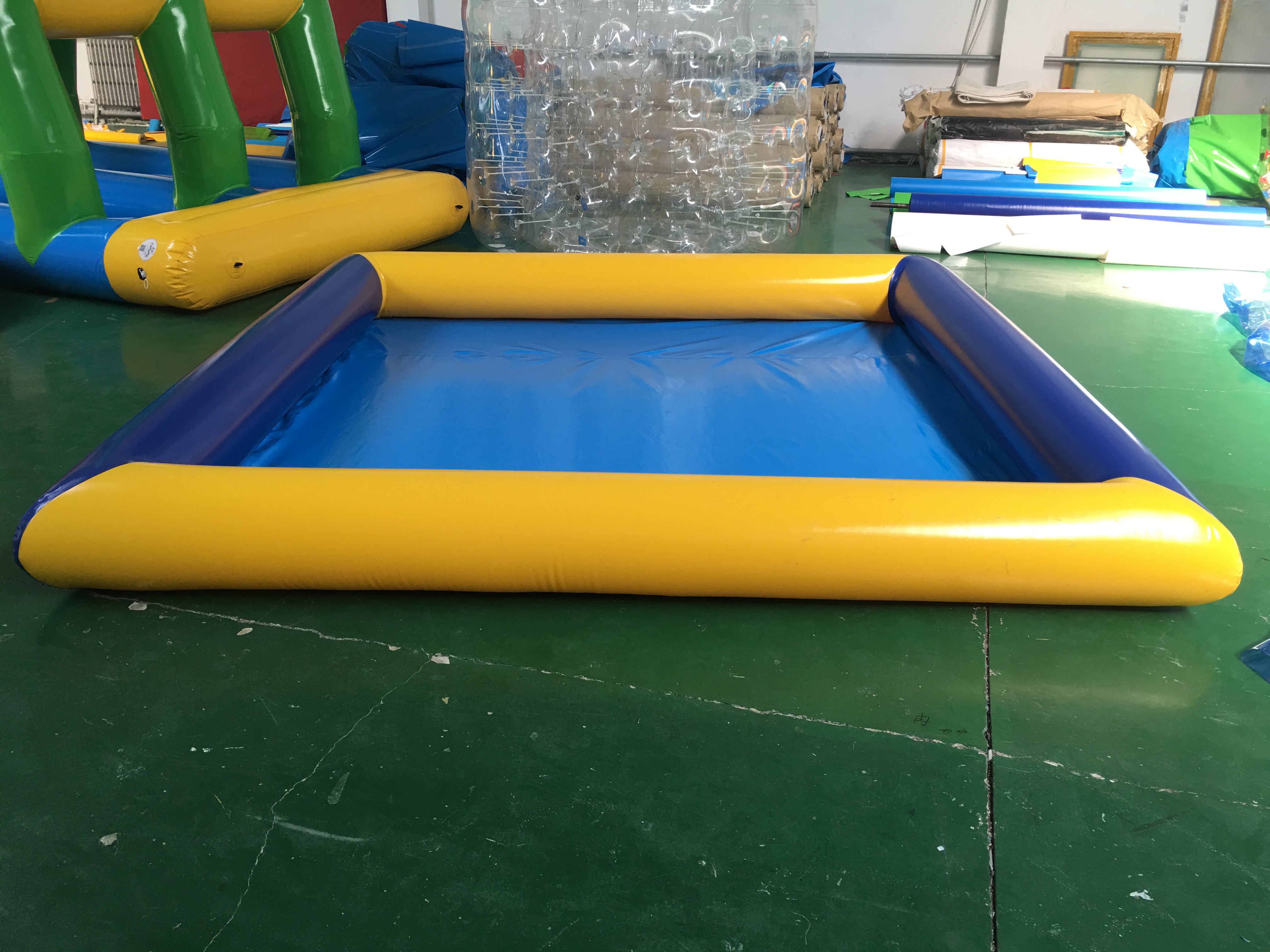 Production and supply of 40 to 150 square meters of PVC mesh fabric, 0.6 meter high inflatable water tank