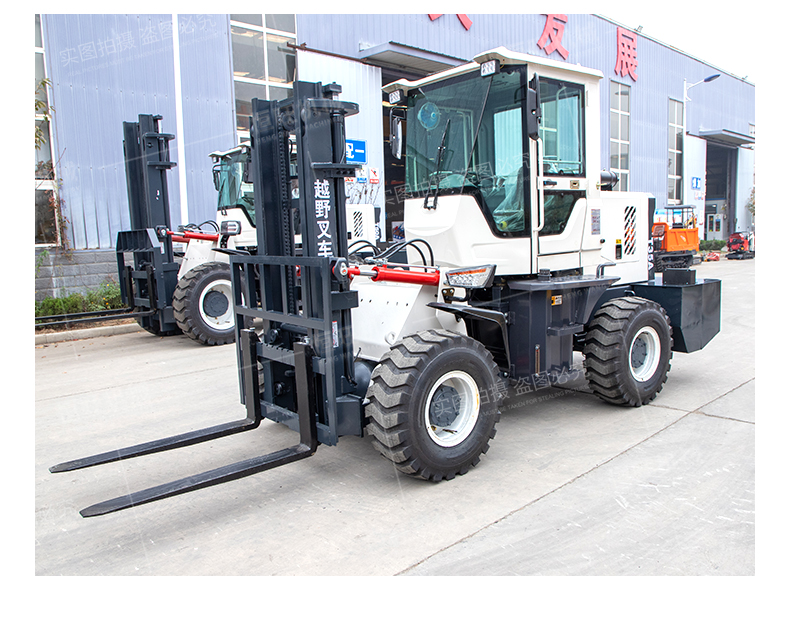 Hengwang supplies 3T3m four-wheel drive off-road forklift with side shift hydraulic stacker engineering internal combustion Cart