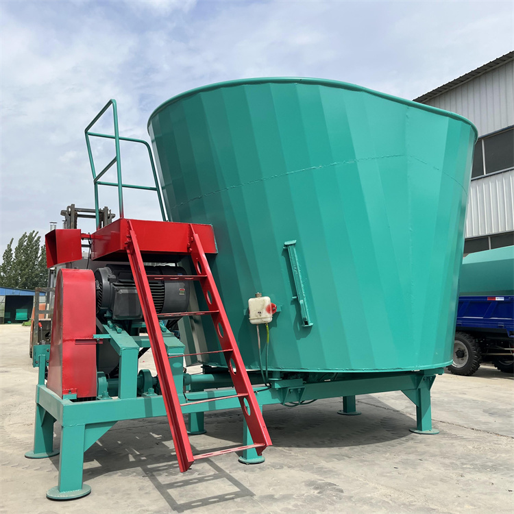 Wheeled traction feed mixer 3 cubic meters cow and sheep grass mixer Electronic weighing TMR mixer