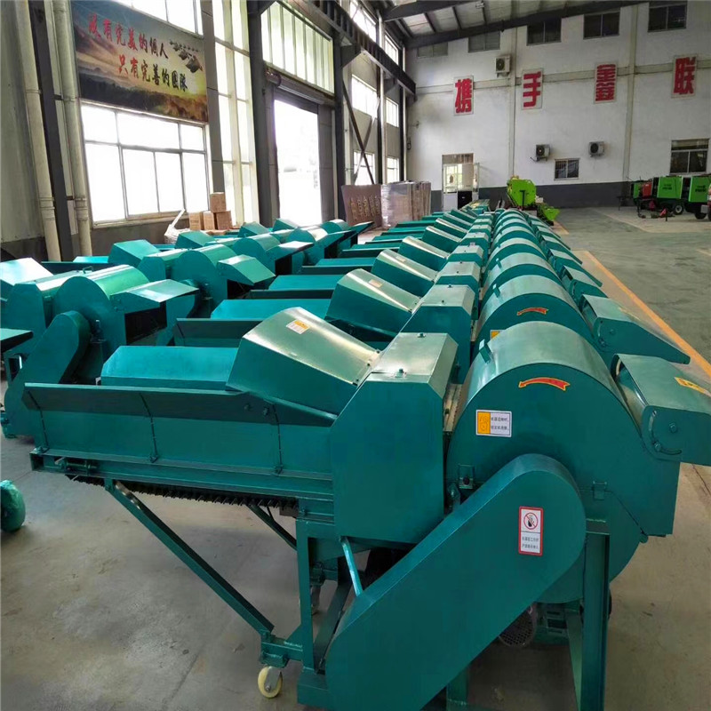 Breeding and silk kneading machine, cattle and sheep feed, grass cutting, silk kneading and crushing integrated machine can be used with a green storage and packaging machine