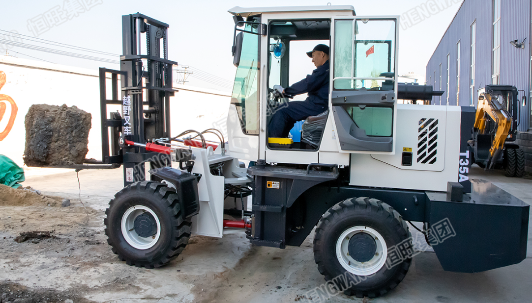 Four wheel drive off-road forklift, 3 tons, 5 tons, 6 tons, side shift forklift, hydraulic loading and unloading, fuel handling, lifting and lowering, multifunctional