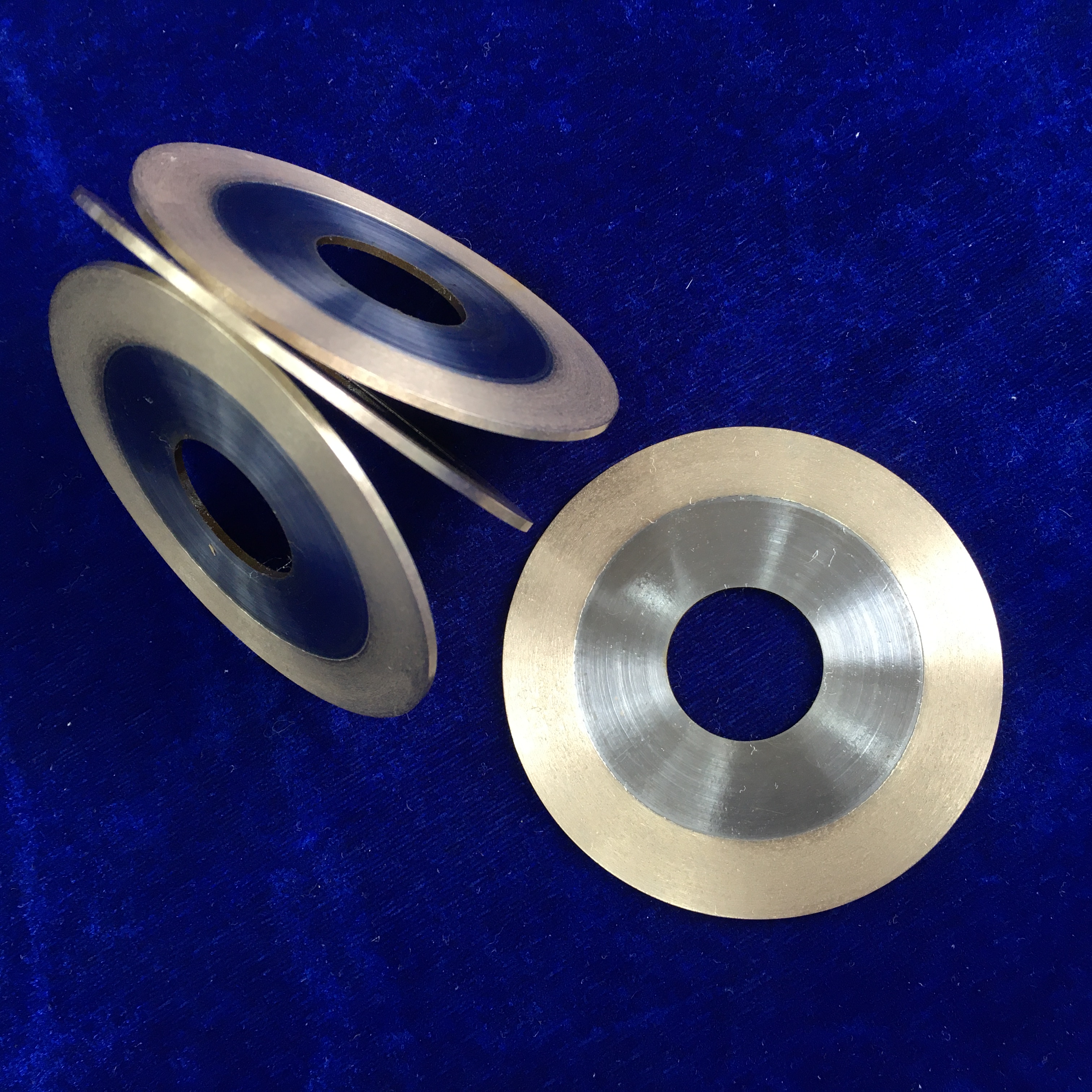 Ultra thin cutting piece, ceramic crucible, slotted, 0.2mm thick diamond monolith