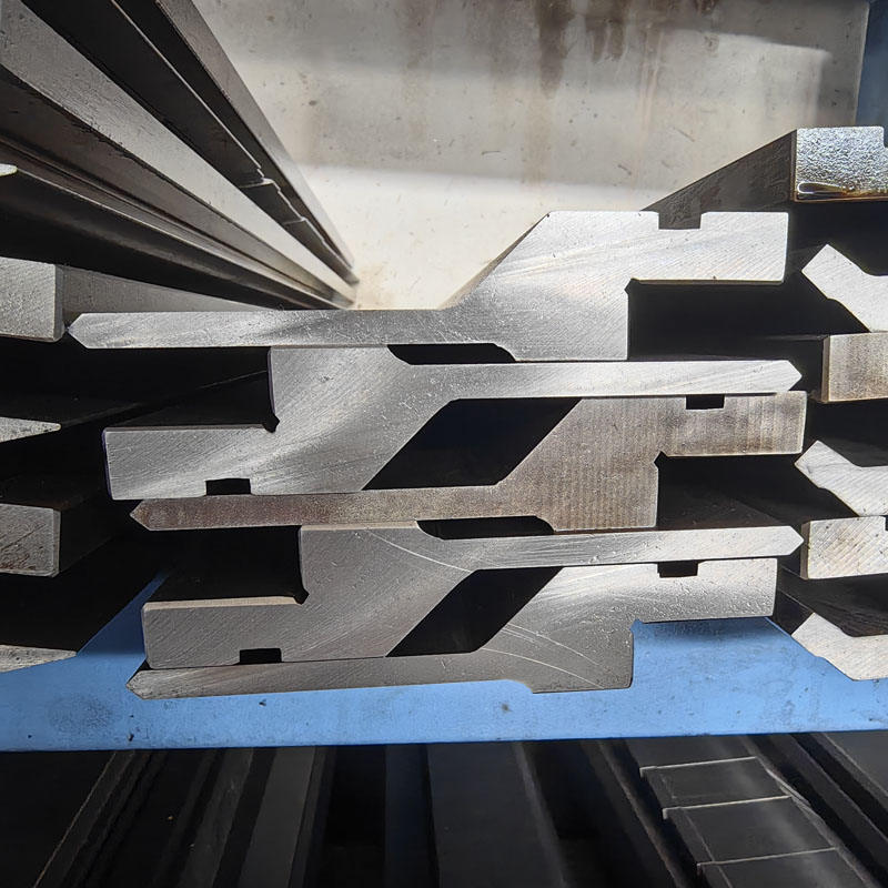 Baiyang Customized CNC Press brake Die Upper Die Lower Die 30 ° Sharp Knife Flattening Non marking Die Manufacturer