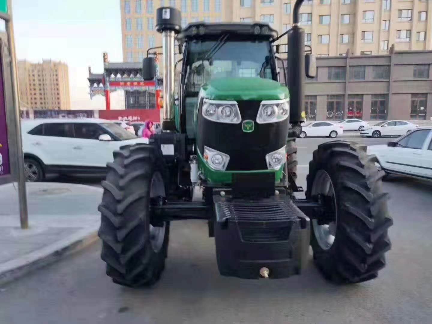 Jintuo Trak 1804 Tractor Agricultural Plowing and Tilting Machine Weichai Power four-wheel drive multi cylinder panoramic cab