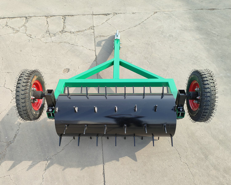 Loose grassland lawn Hole punch traction type artificial grassland breathable water storage drilling machine