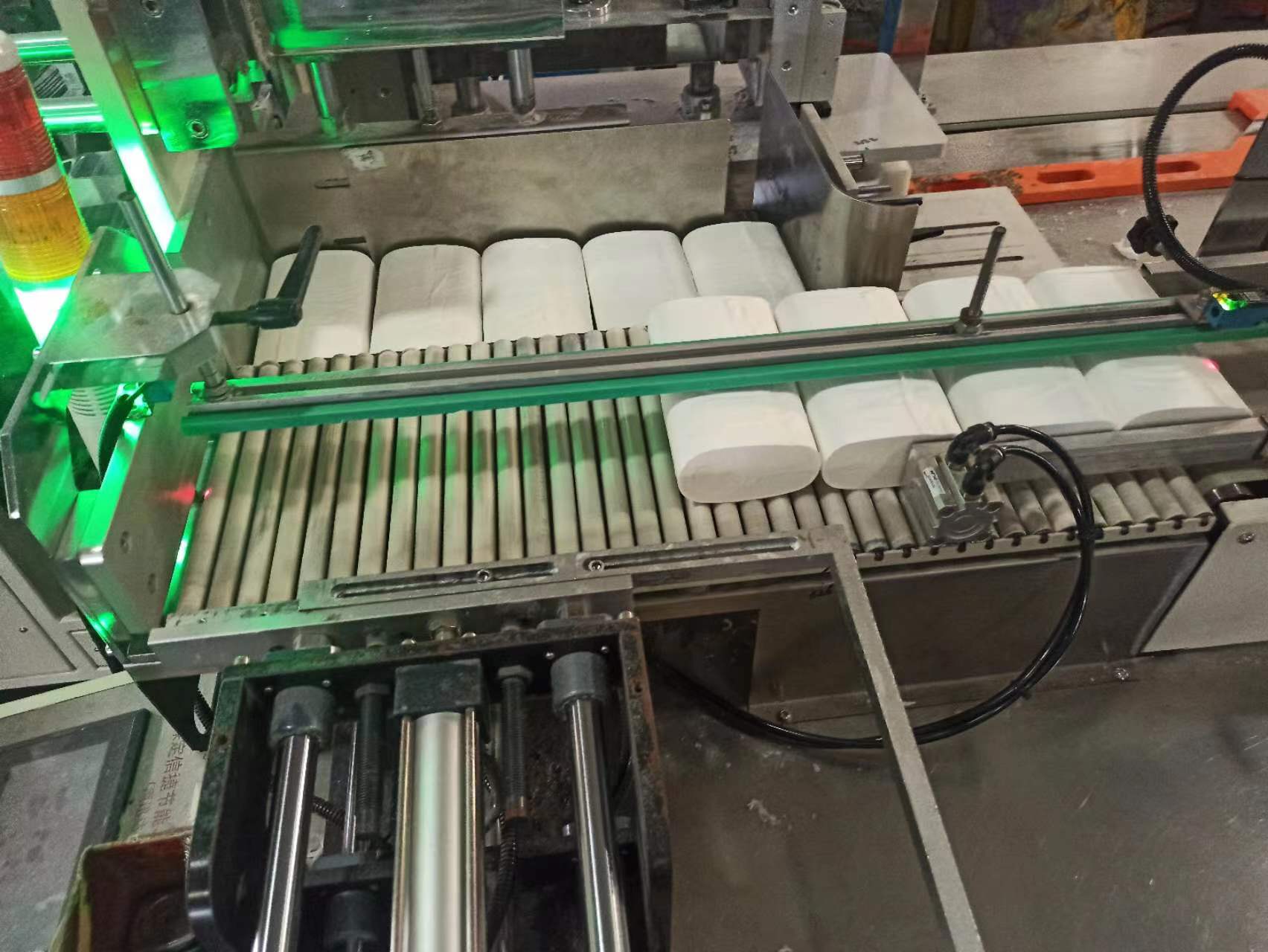 Guangmao Rewinding Machine Small 1880 Fully Automatic Toilet Paper Deep Processing Equipment Touch Screen Control, Daily Production of Three Tons