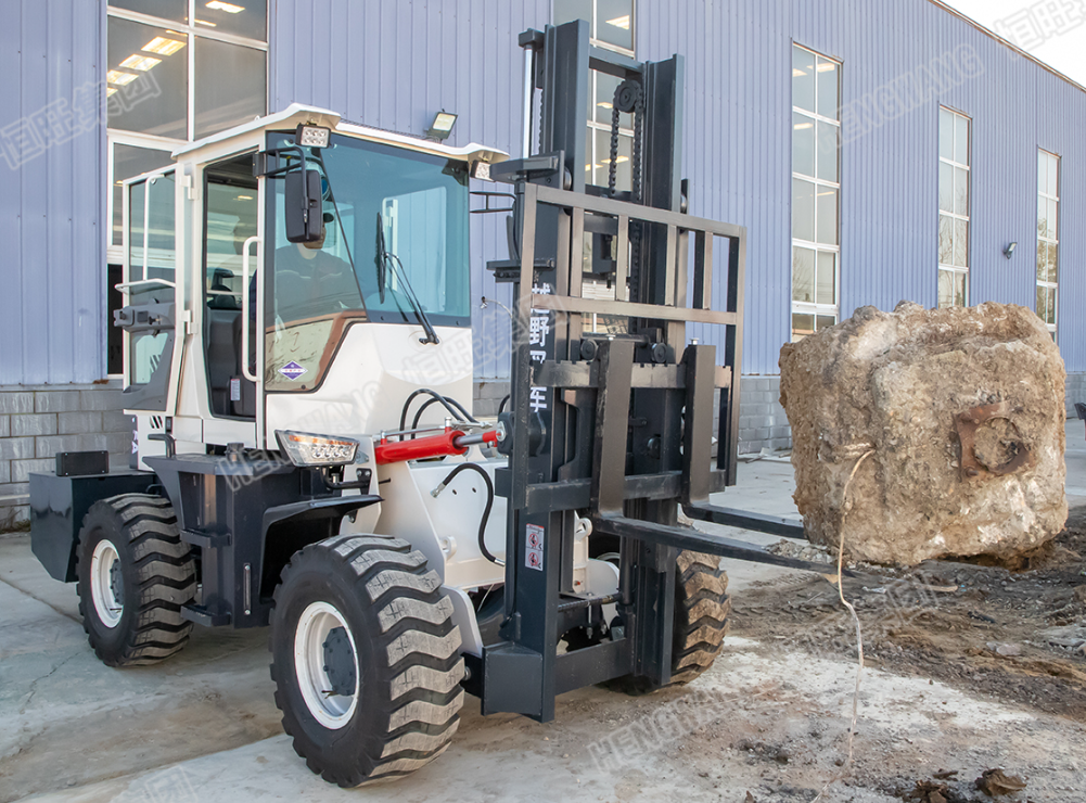 Four wheel drive 3 ton off-road integrated crane Cart multi-function diesel internal combustion forklift