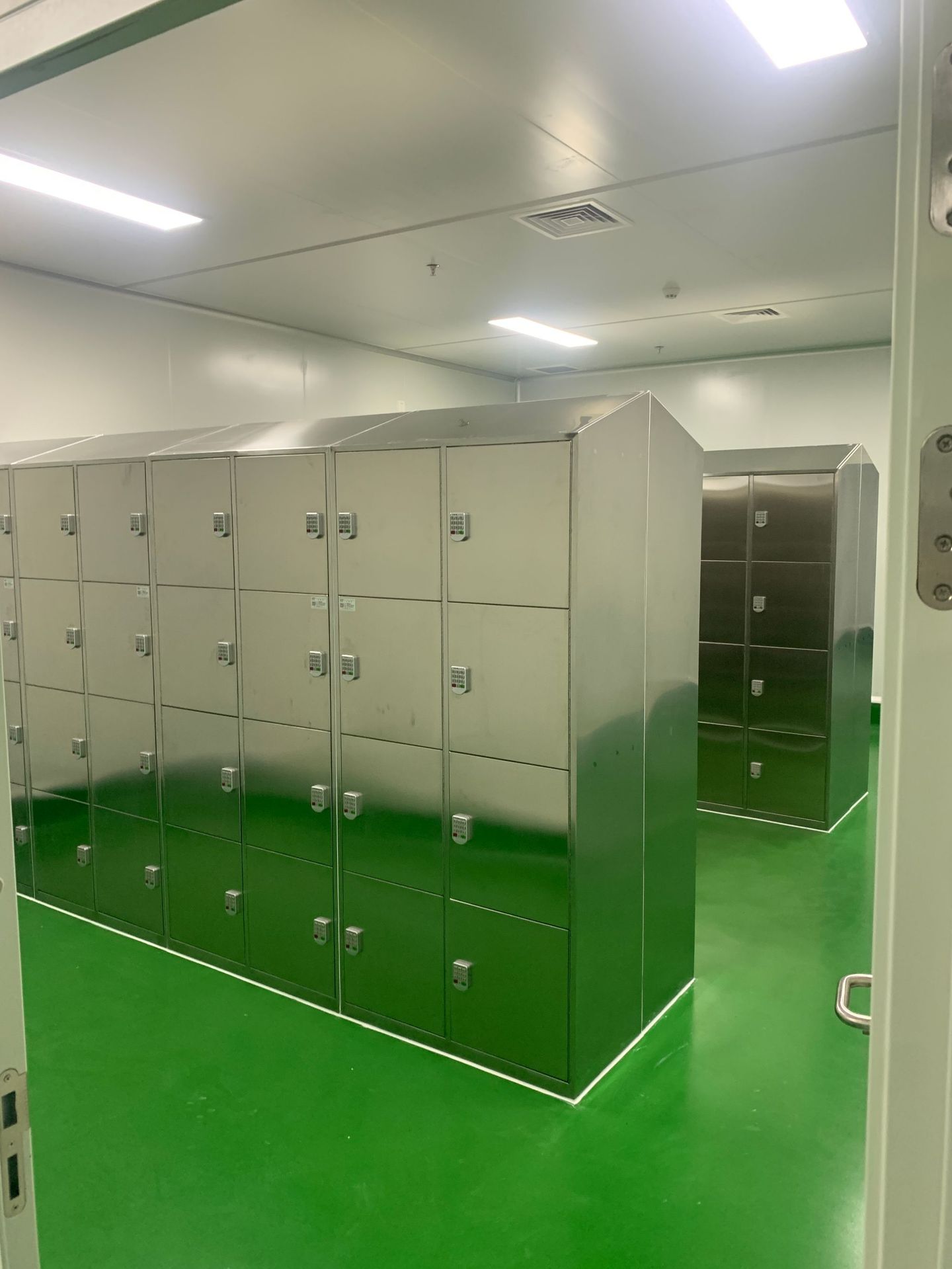 Stainless steel wardrobe, 4 doors, 6 doors, personal belongings cabinet, Xufei thickened SUS304 steel plate product customization