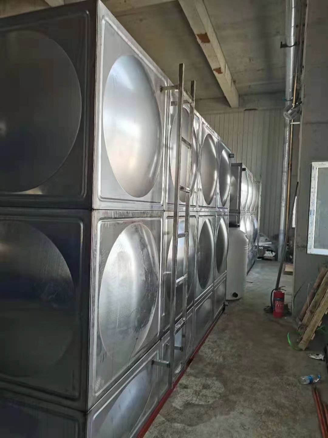 Water treatment equipment, raw water treatment equipment, water supply equipment, industrial sewage treatment