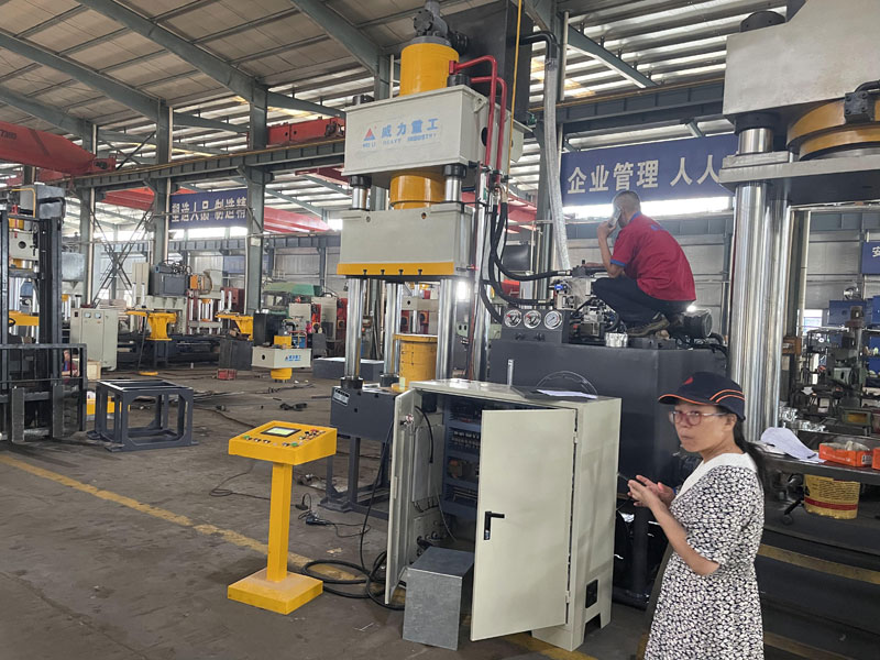 Weili Heavy Industry Automotive Parts Forging and Forming Hydraulic Press, 315 Ton Small Automatic CNC Hydraulic Press