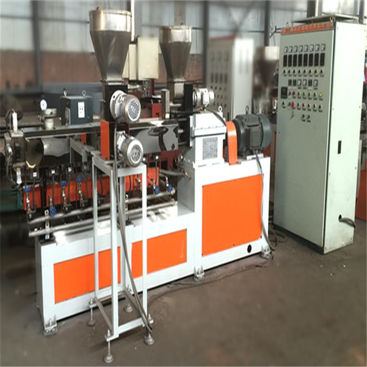 Modified plastic material, thermosetting plastic granulator, plastic recycling granulator