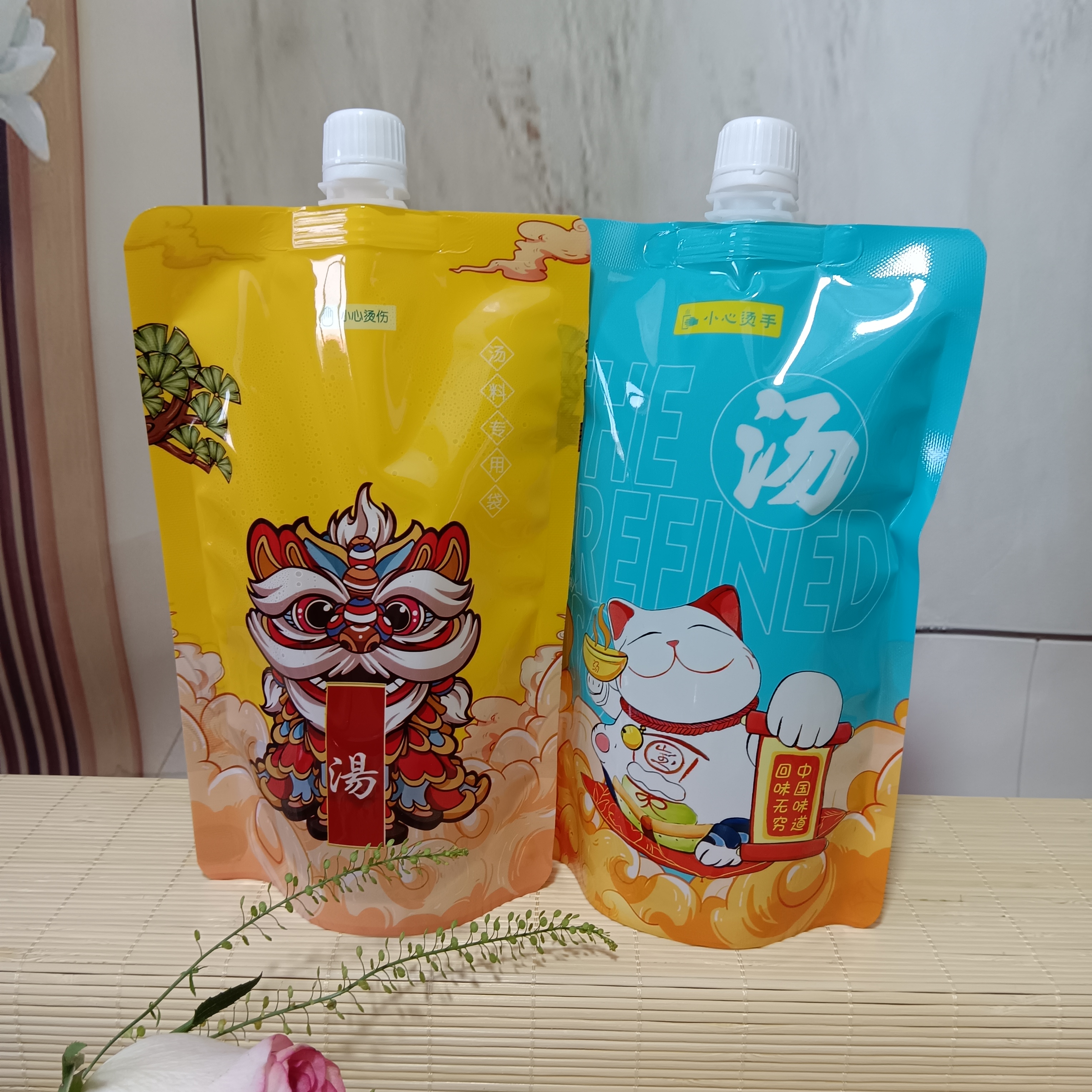 Soup packaging bag Luosifen soup Wonton soup nozzle bag drink nozzle self support bag support customized free design