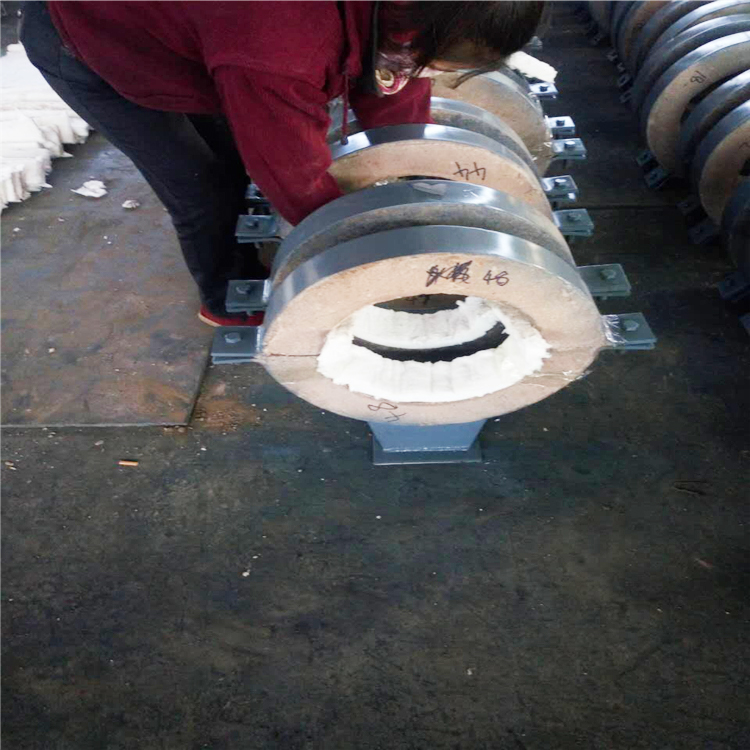 Qi Xin Manufacturer Produces Steam Pipeline Insulation Pipe Holder Polyurethane Insulation American Steel Pipe Holder