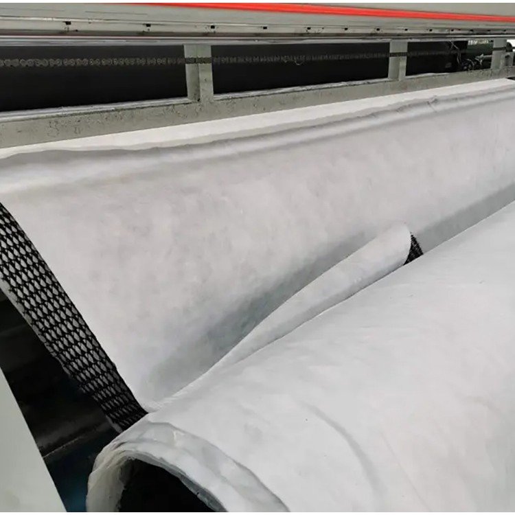 The geotextile composite drainage network used for landfills has a thickened core and strong drainage performance