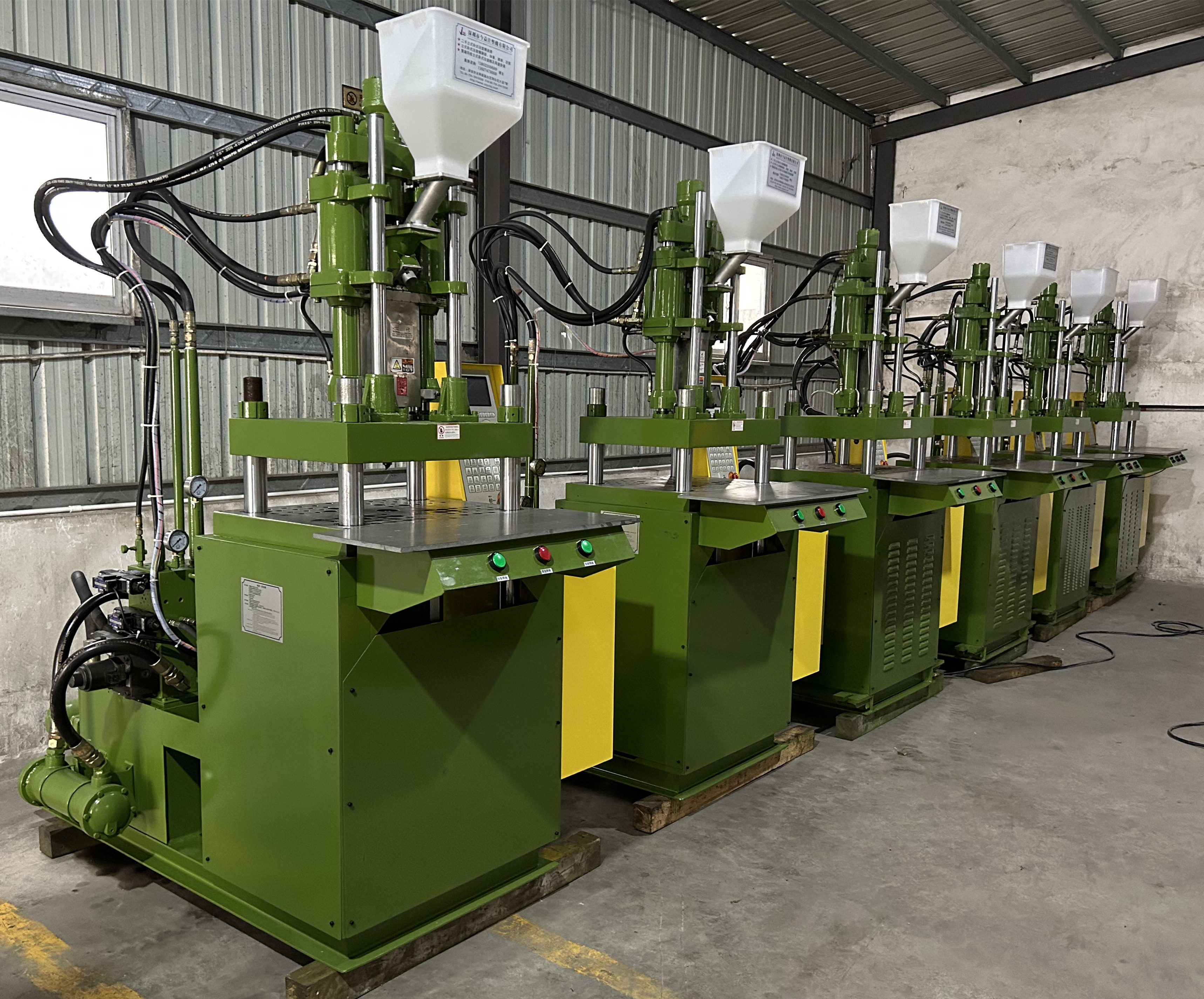 Selling 55 tons of second-hand vertical injection molding machines, 130 grams of current machines, and 90% of new injection molding machines