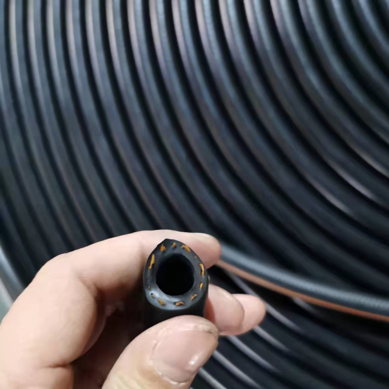 Automotive smooth rubber pipes, hoses, water pipes, explosion-proof, wear-resistant, and high-temperature resistant 4 points and 6 points, plus high pressure and oil pipes