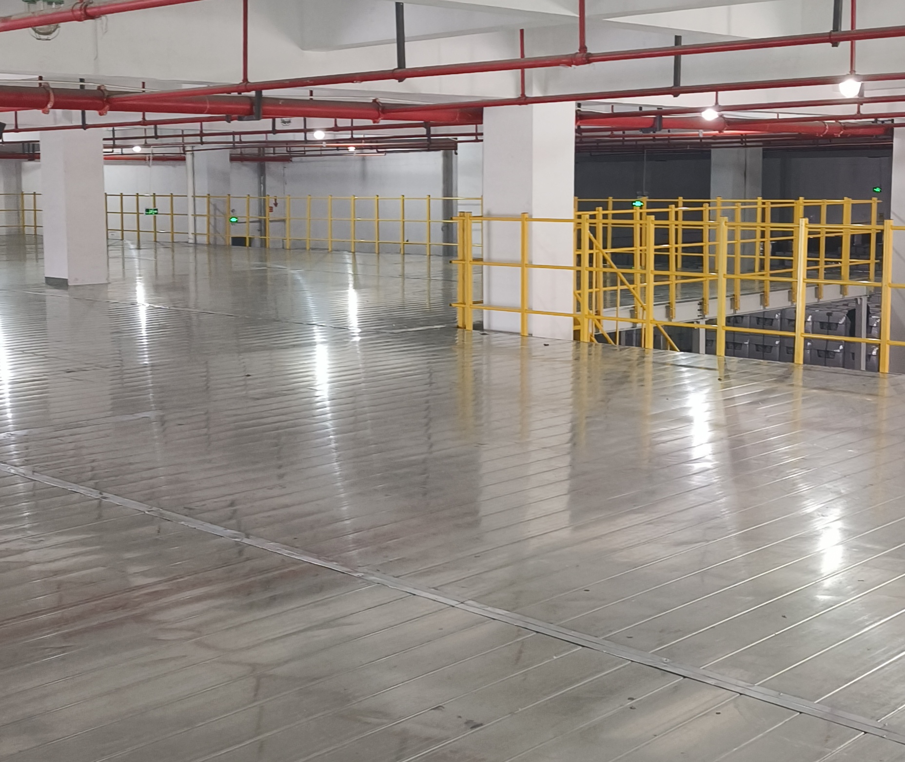 Dongrun Warehouse bears good pressure resistance, factory warehouse uses heavy-duty shelves, and loft specifications are customized