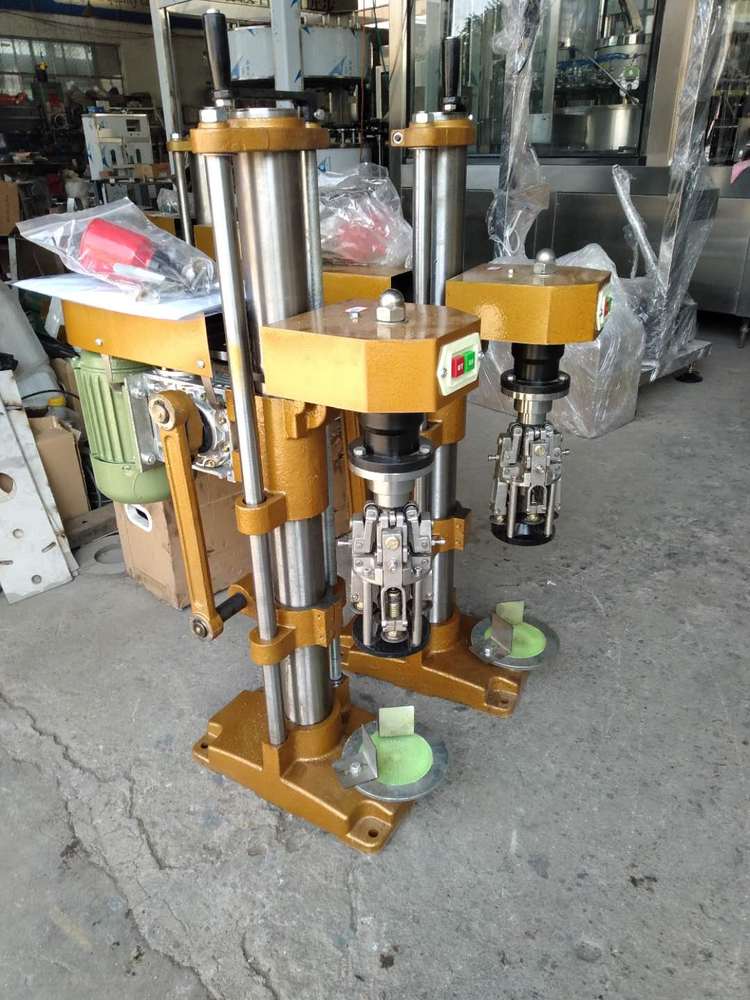 Small oral liquid rotary capping machine, sealing equipment for glass bottle packaging, Kairui