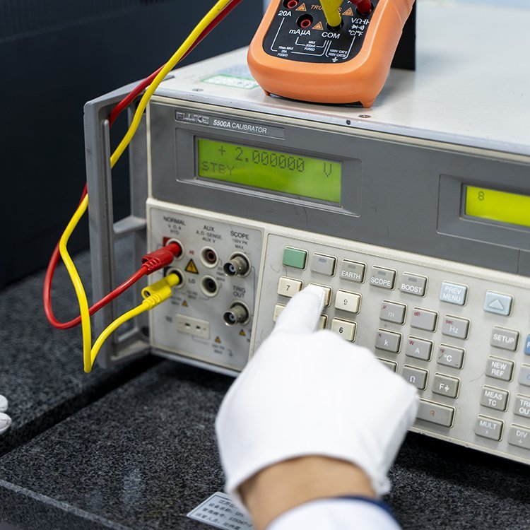 Calibration and testing of mechanical instruments, pressure transmitters, calibration and measurement, third-party external calibration institutions