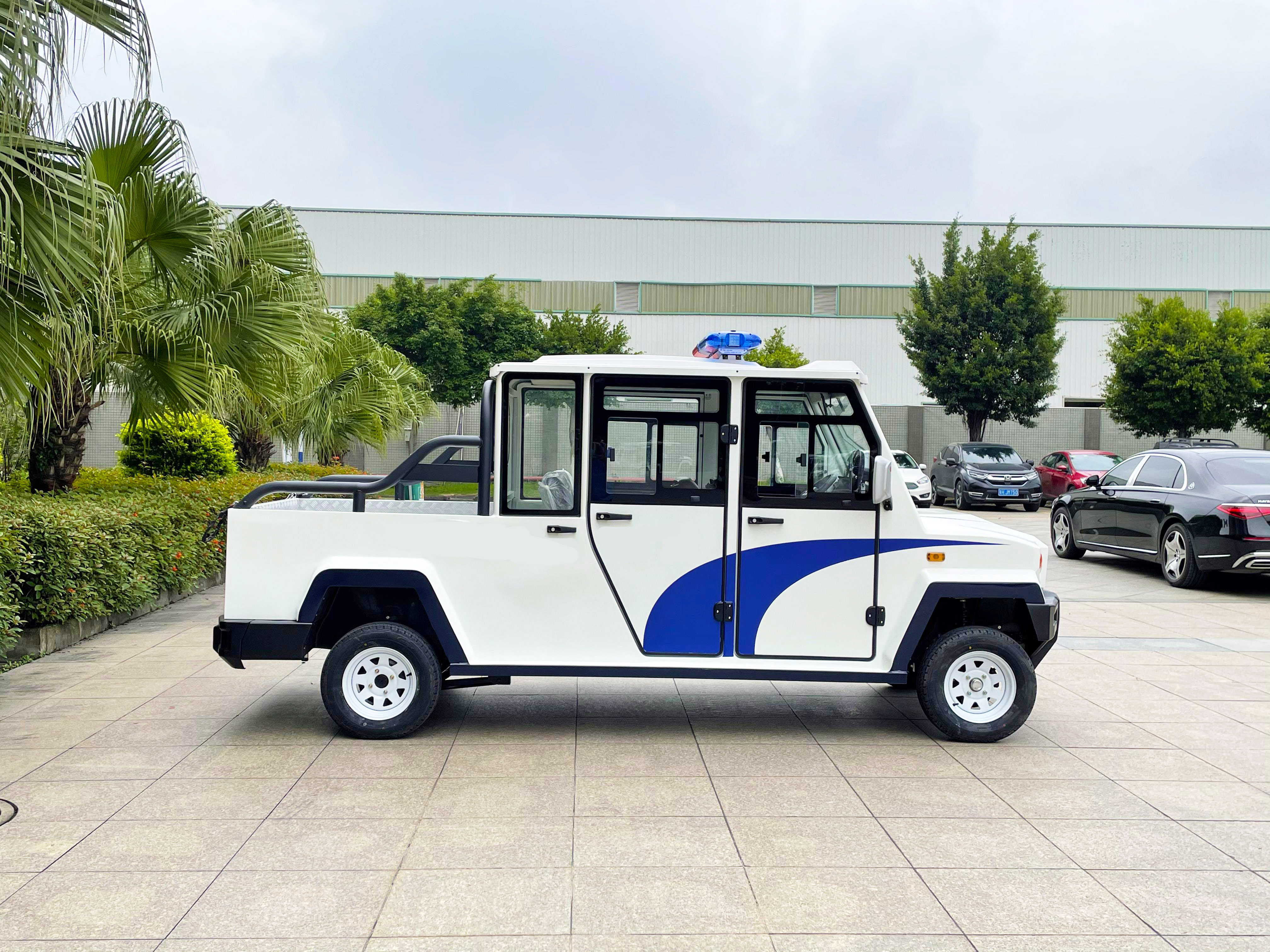 Hummer five seater enclosed electric patrol car, double seater pickup inspection battery car, luxury air conditioning patrol car