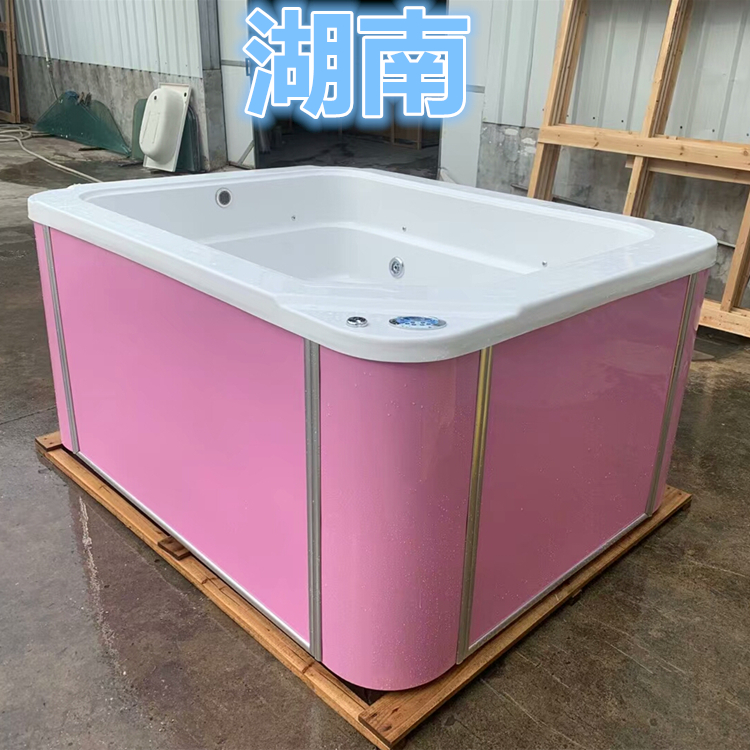 Installation of luxury single sided glass bubble pool for children's teaching and training, baby swimming pool equipment