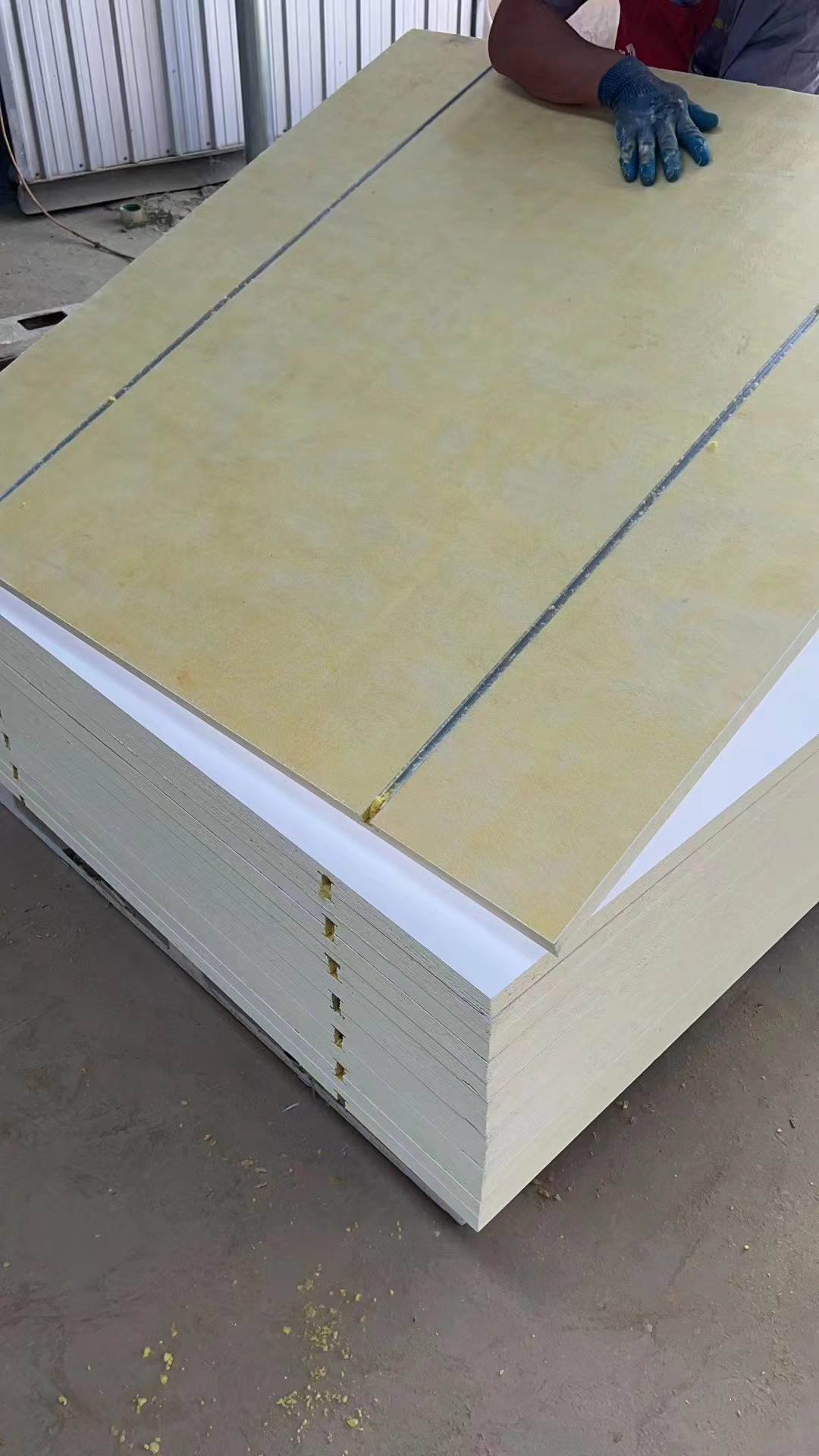 Qin room suspension sound-absorbing body lightweight suspension board colored sound-absorbing decorative board suspended ceiling glass wool board