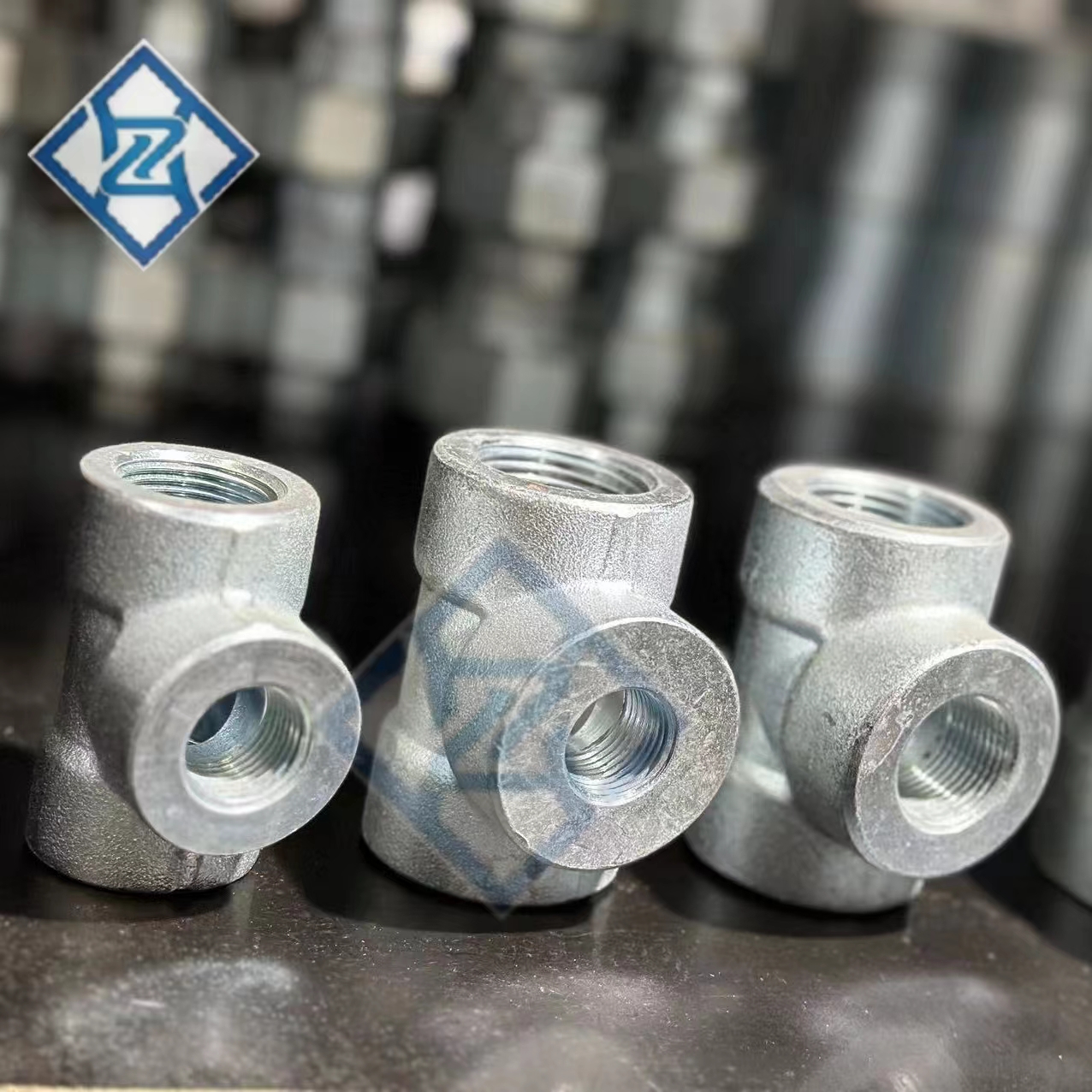 ASME B16.11 DN15-DN100 GAL galvanized threaded tee forged pipe fittings manufacturer