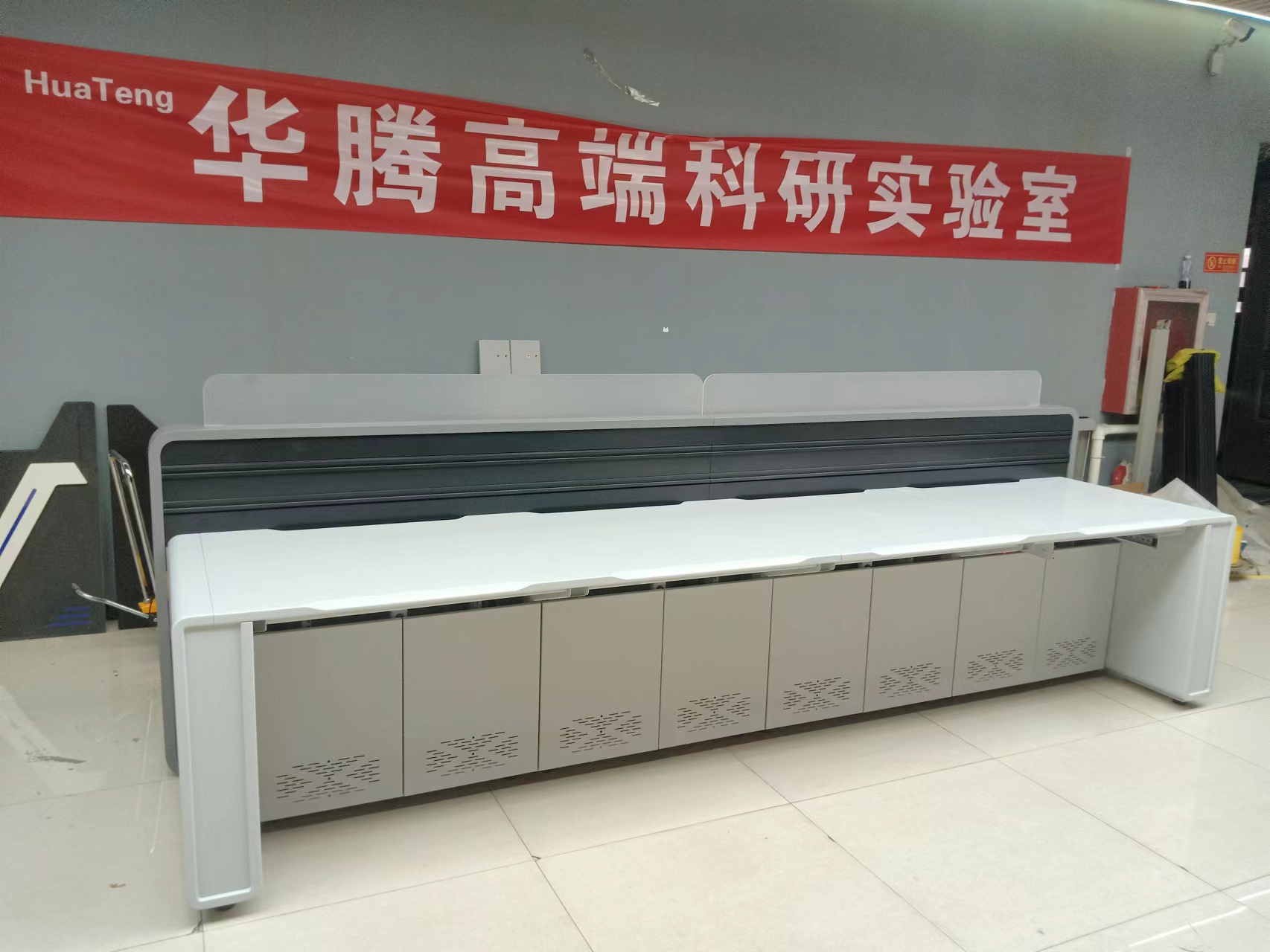 Huateng operating console, four linked environmentally friendly paint surface, high-temperature resistant steel body, all steel and wooden countertop