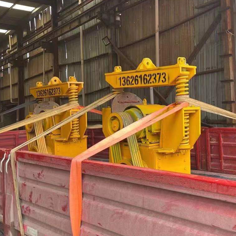 Excavator with high-frequency vibration hammer hook machine Vibration crushing hammer Construction site infrastructure supporting equipment Lingda Machinery