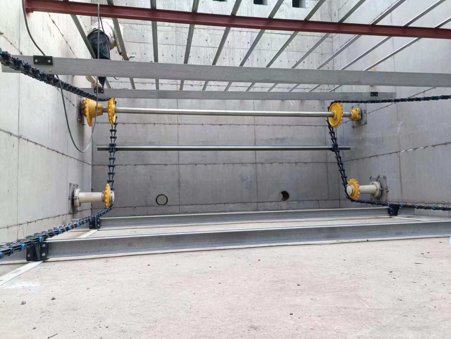 Installation site of non-metallic chain scraper and horizontal flow scraper deep treatment room