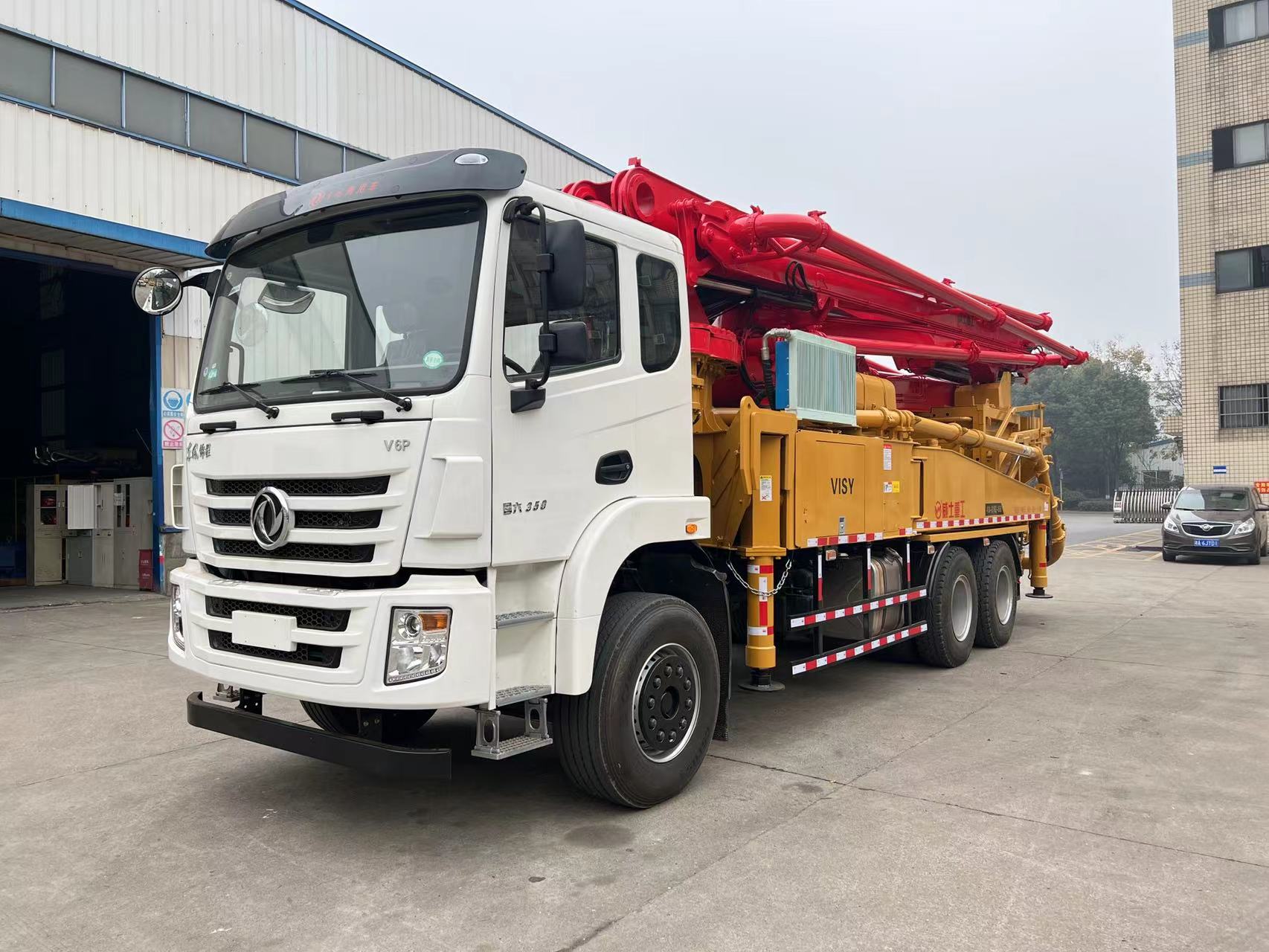 Weishi mixer with pump truck, 33 meters wheelbase, short body, small rural building and road repair, construction tool