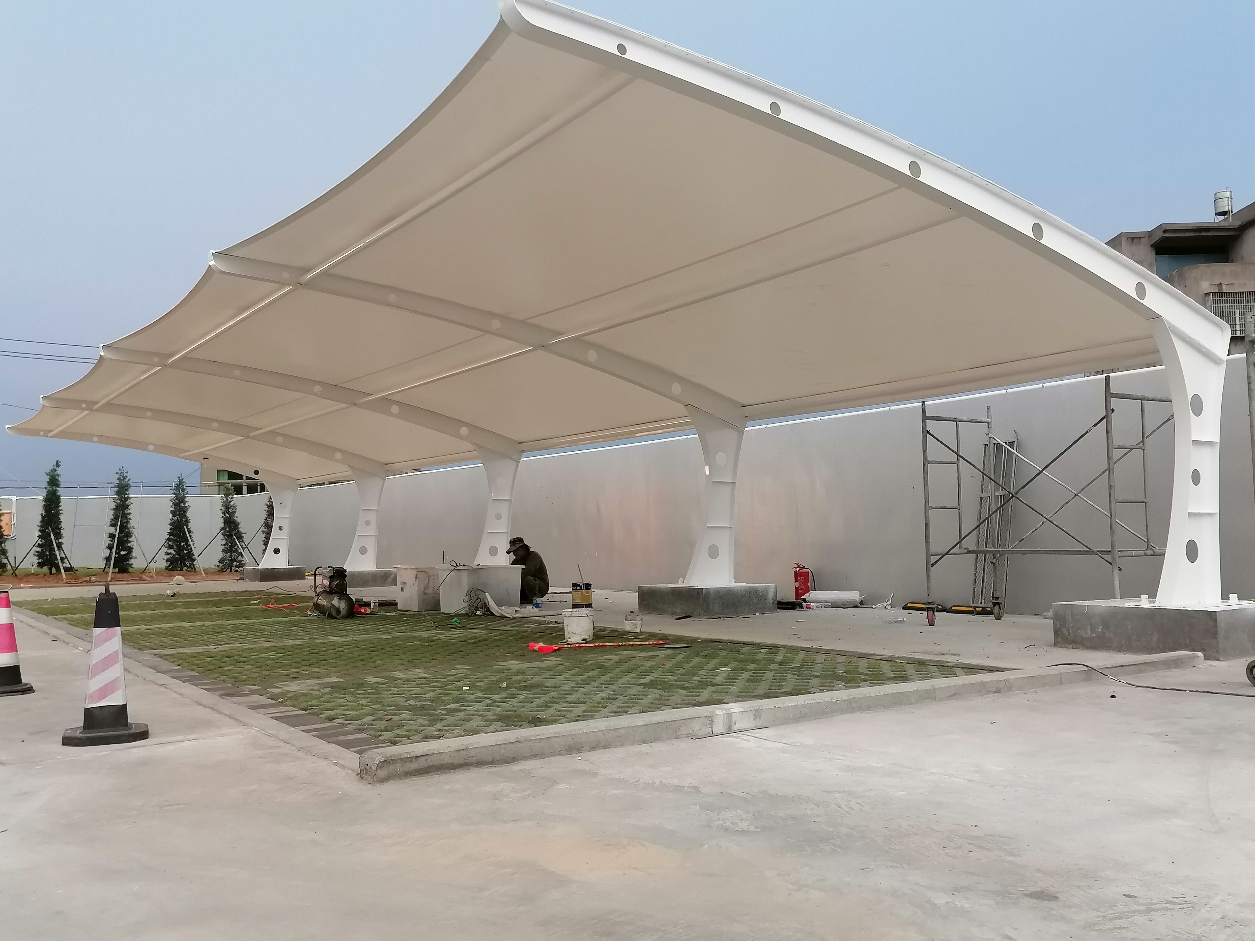 Outdoor 7-shaped membrane structure car parking shed, charging pile shed, electric bicycle shed, tension film sunshade