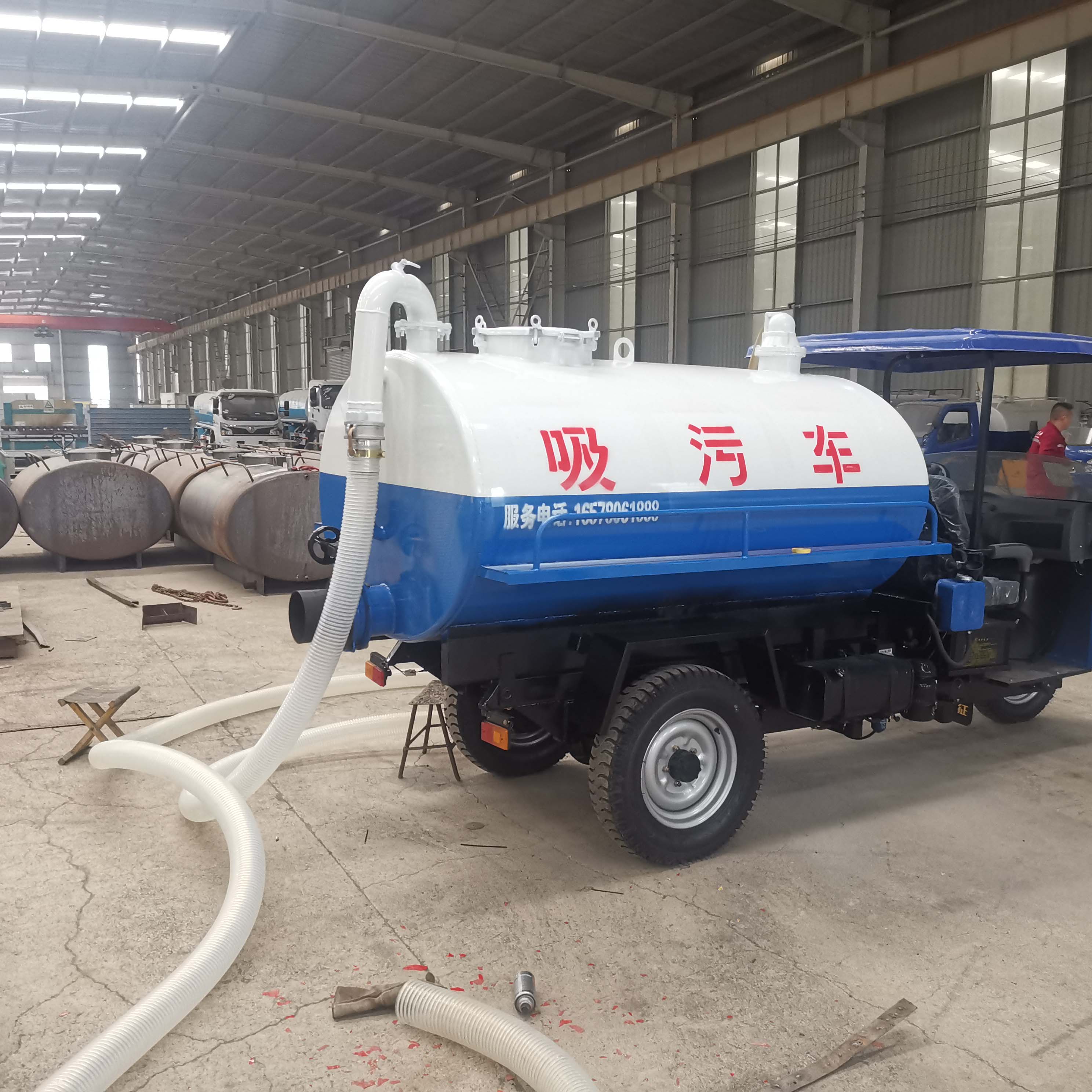 Diesel powered three wheeled suction truck for cleaning toilets in aquaculture farms Renovation of small suction trucks for self suction and self discharge of feces