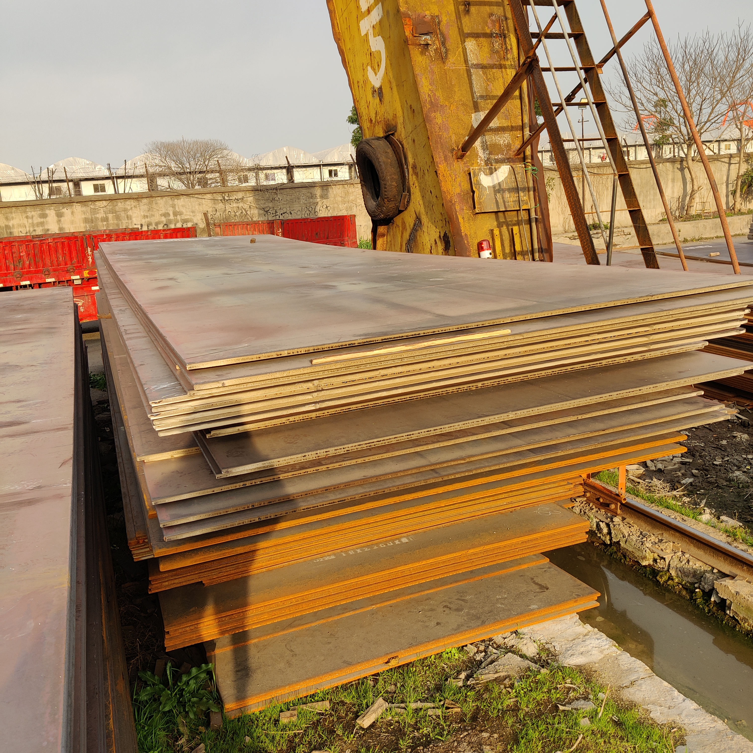 Laser cutting of low alloy medium plate for steel plate bending and flame cutting of extra thick plate patterned plate