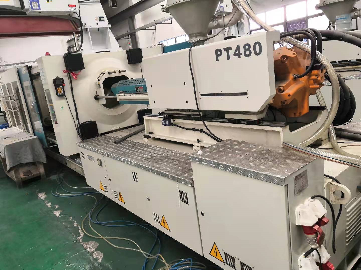 650 tons, 3000 grams, horizontal injection molding machine, 800 grams of force, 320T480 tons, second-hand molding machine