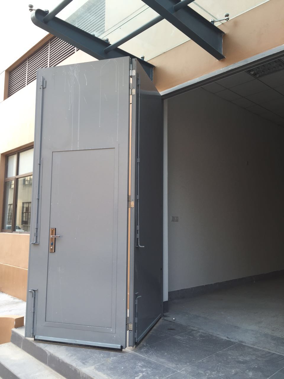 Super large fireproof doors, steel doors, industrial factory doors can be customized in large sizes