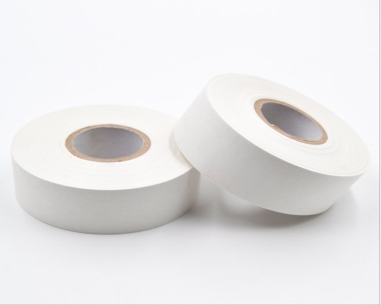 White waterproof kraft paper tape, high viscosity sealing box packaging, degradable shielding, easy to tear packaging adhesive paper