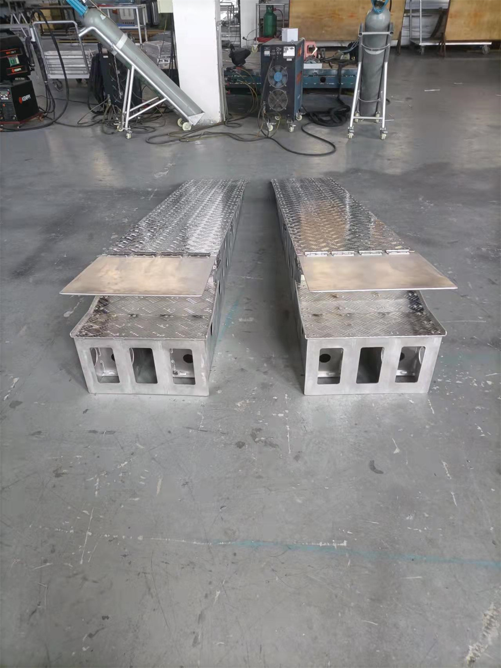 Yunhong is a high-quality supplier of welding, production and processing manufacturers for aluminum alloy extended toe boards and other shaped parts