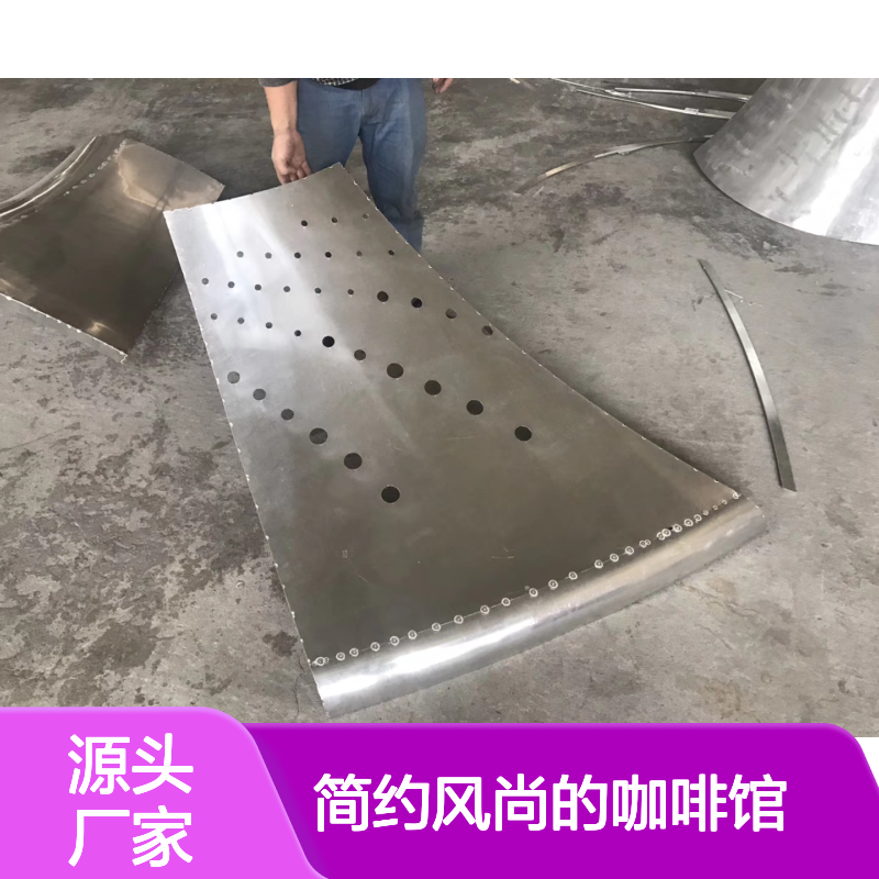 白色店面与都市的优雅邂逅：一家简约风尚的咖啡馆 用途 商场