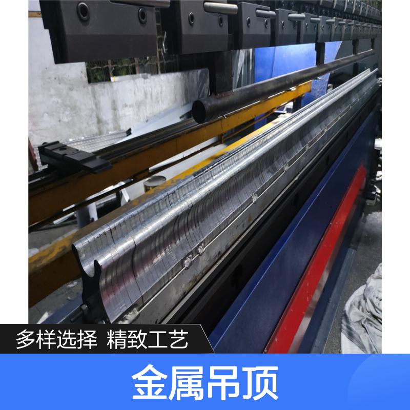 金属吊顶：复古风尚与现代便利的融合 打造独特购物空间