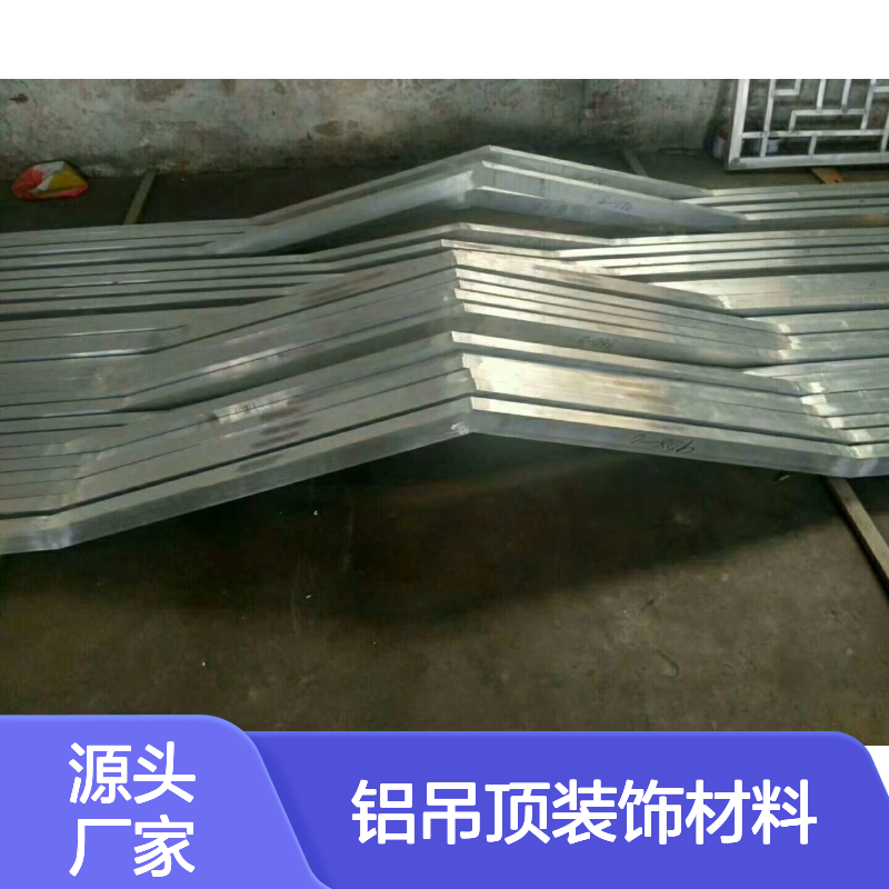 银灰色转角铝板吊顶 时尚现代 防潮防腐 隔音易清洁 装饰材料