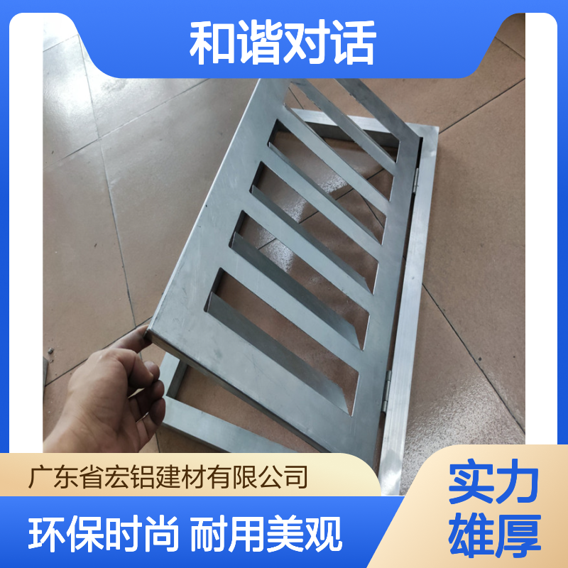 深灰室内外，空间色彩的和谐对话与光影交织的静谧之美 颜色 仿木纹