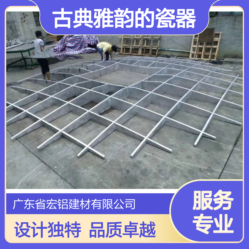 橙色图纹跃动于古典雅韵的瓷器之上，添一抹灵动与活力 生产周期 7天