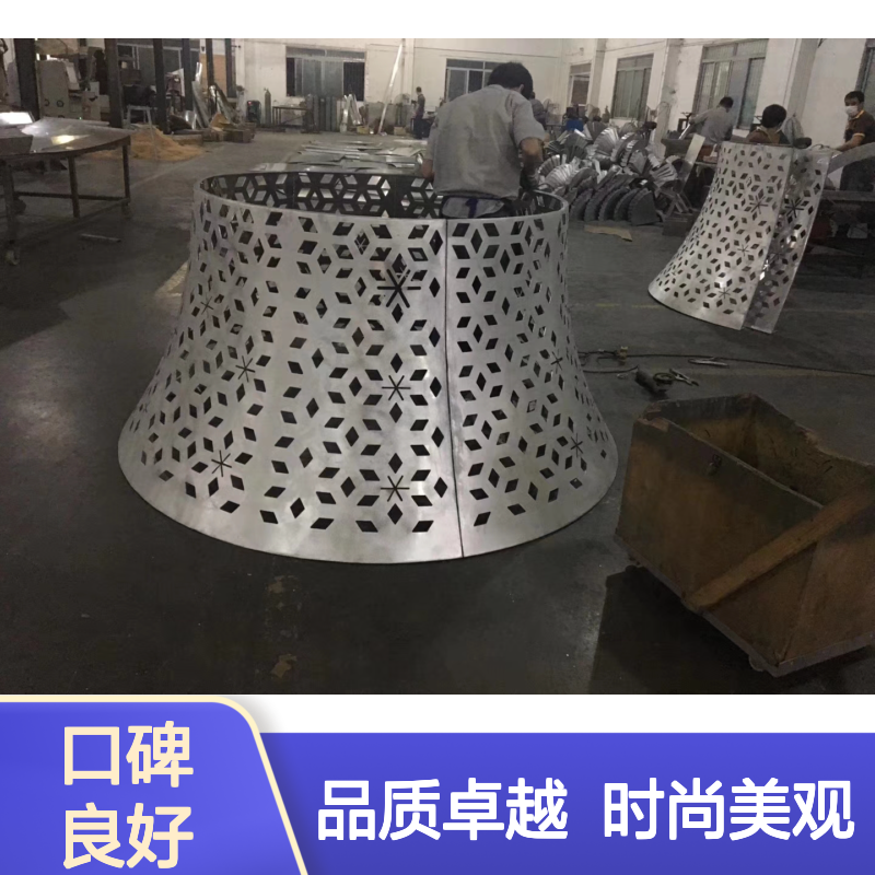 金属色大型超宽时尚元素融合现代设计感的潮流服饰 抗压强度 290MPa